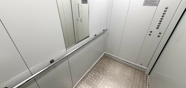 Первые грузопассажирские лифты установлены в рамках капремонта в Чите
