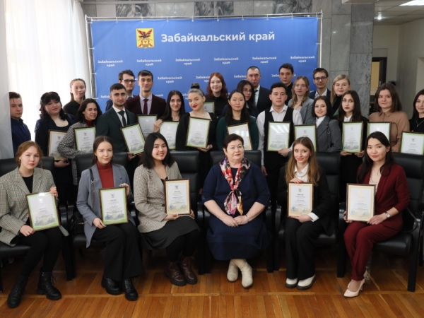 Лучших студентов Забайкалья наградили региональными премиями и стипендиями