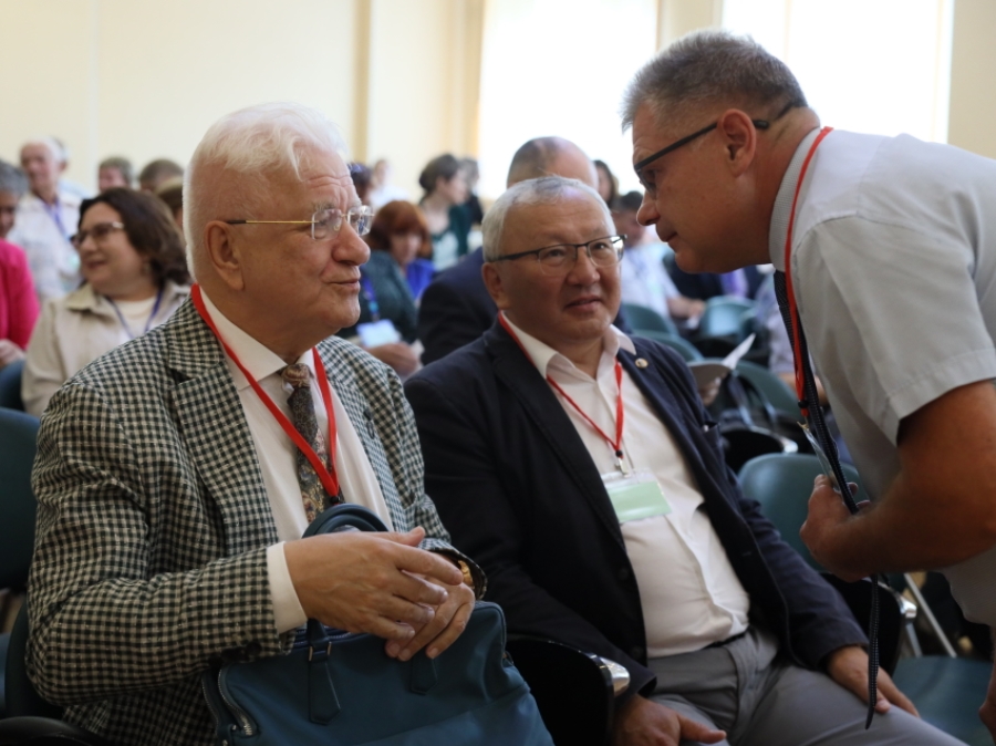 Ведущие ученые России собрались в Чите для обсуждения экологии и добычи полезных ископаемых в Забайкалье